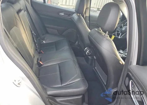 2017 Alfa Romeo Giulia Q4 z USA, uszkodzony, nr VIN ZARFAEDN3H7545709